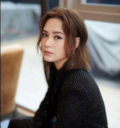 娱乐吃瓜女明星恋爱,瓜田里的爱情故事,女明星们的甜蜜纠葛